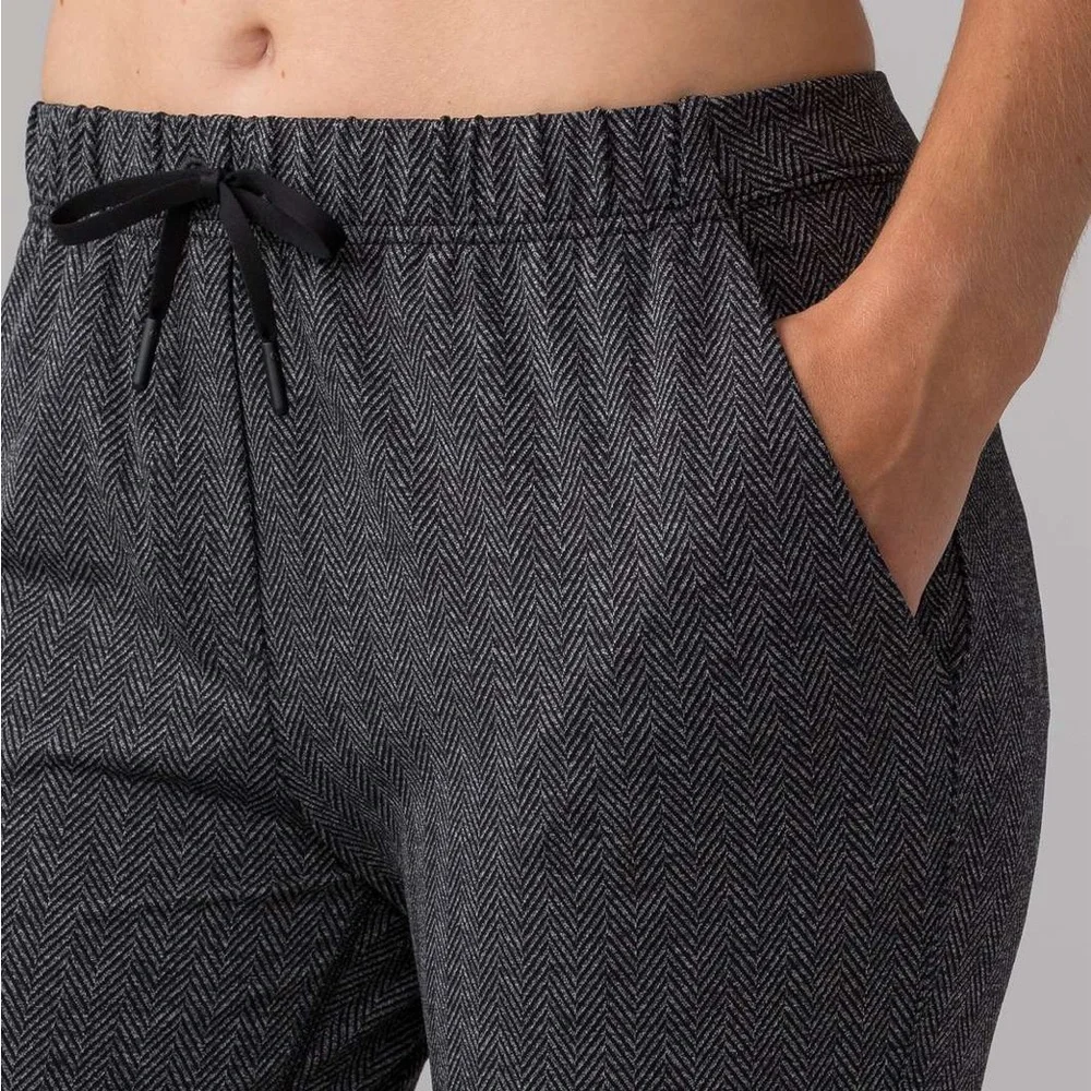 Lululemon Athletica Jet Crop Slim Giant Herringbone Black Heathered Pants Size S
